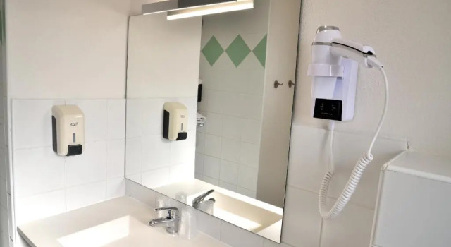 Номер Standard CitHotel Restaurant du Bowling de Millau