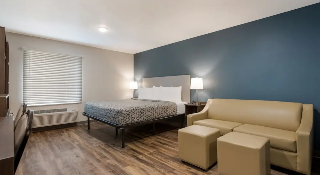 Люкс WoodSpring Suites Corona
