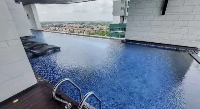 Lavish and Spacious 3BR at Hillcrest House Apartment By Travelio, Prenota Appartamento Hotel a Tangerang con piscina, Piscina
