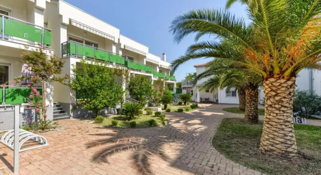 Апартаменты Цокольный этаж Batimat Apartments