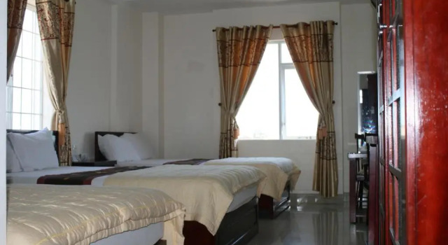 Трёхместный номер Standard Nhiet Doi Hotel