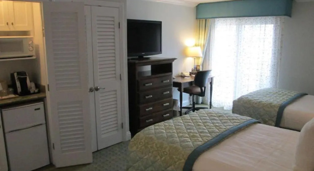 Четырёхместный номер Standard с балконом и с видом на сад Best Western Premier Hotel Del Mar