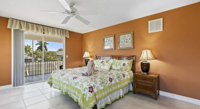 Aigle - Parkhouse Ct 480, Marco Island Vacation Rental 4 Bedroom Home by RedAwning, Забронировать Отель Марко-Айленд штат Флорида, рядом с Тайгертейл-Бич