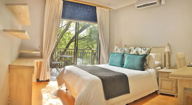 Апартаменты Luxury InnJoy Boutique Hotel