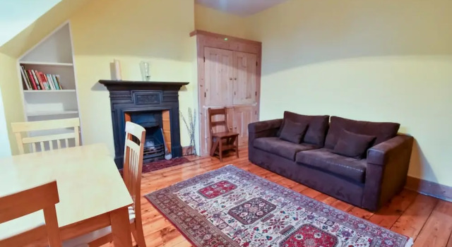 2 Bedroom Top Floor Flat Near Willesden Green, Varaa Huoneisto Asunnot kohteessa Merseyside, Huoneisto