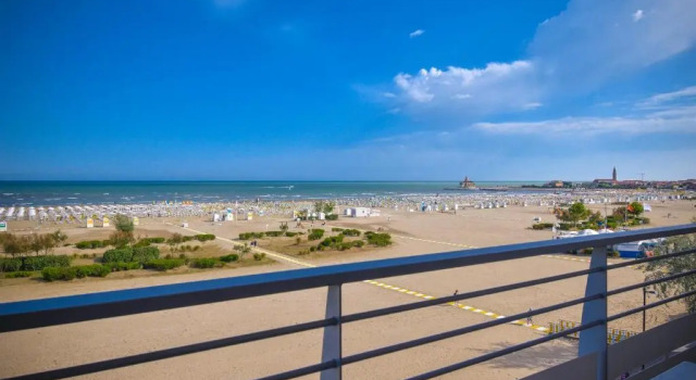 Двухместный номер Standard с балконом и seafront Hotel Continental