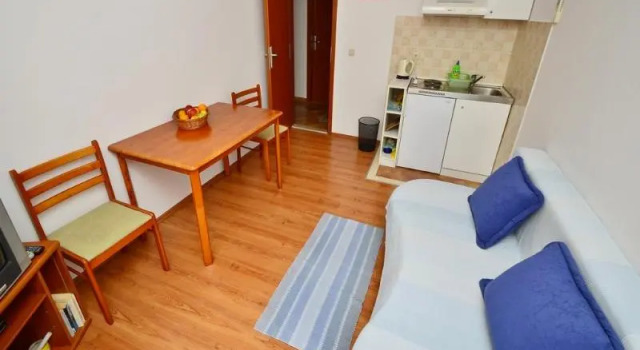Студия с балконом Apartments Miljas