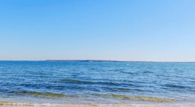 Коттедж Beachfront Retreat - 5BR Home With Stunning Views
