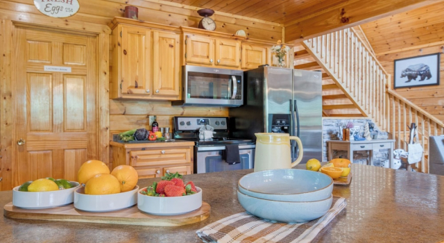 Triple Mountain View by Avantstay: Hot Tub, Game Room & Stunning Smoky Mountain Views