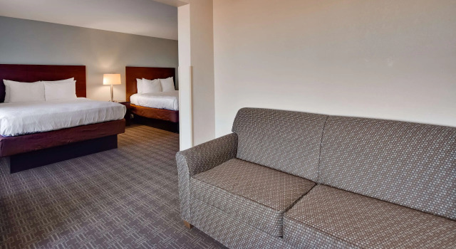 Четырёхместный люкс Best Western Plus Gateway Inn & Suites - Aurora