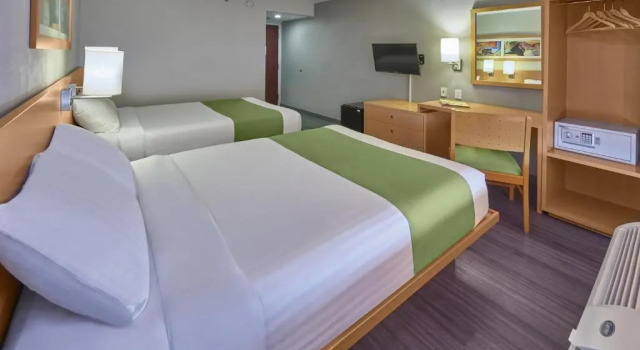 Четырёхместный номер Standard City Express by Marriott Celaya Parque