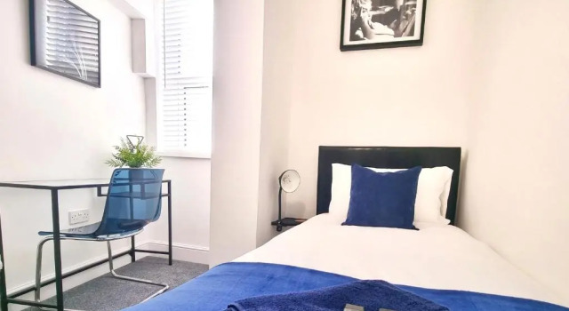 STYLISH 2 Bed APARTMENT WITH PARKING, Забронировать Апартаменты/квартира Отели Колчестера с парковкой, рядом с Ратуша Колчестера, Парковка