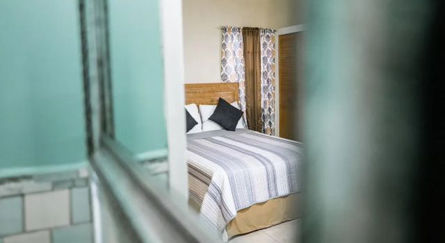 Студия Classic Connies Comfort Suites