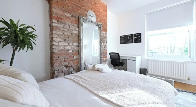 Close to Tube - Free Parking - Pet Friendly, Забронировать Дом для отпуска Коттеджи Лондона, рядом с Станция метро New Cross, Коттедж