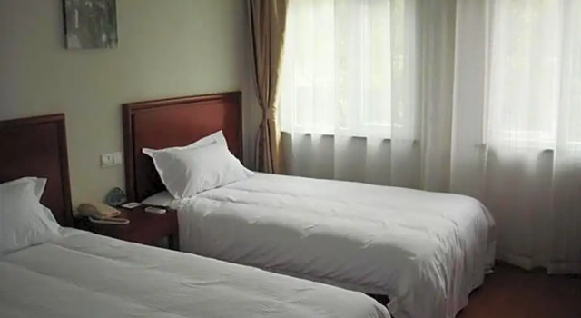 Семейный номер Standard GreenTree Inn Shanghai Guangxin Road Tongji Hospital Express Hotel