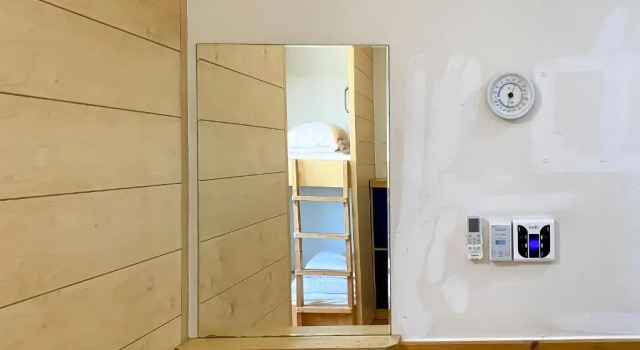 Кровать в общем номере (мужской номер) Backpackers Home