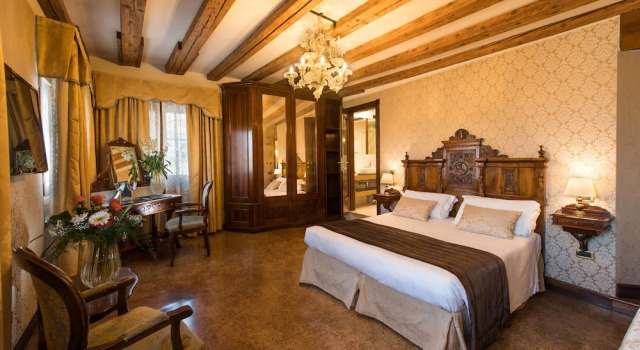Полулюкс с видом на канал Palazzo Bembo - Exclusive Accommodation