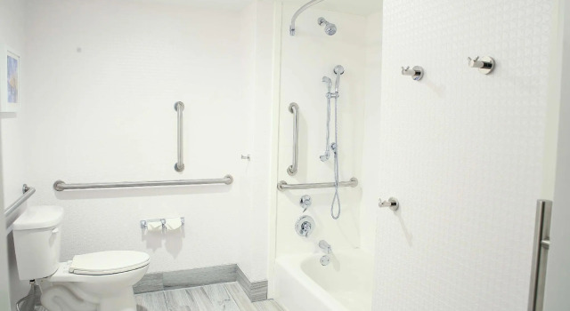 Четырёхместный номер Standard Hampton Inn & Suites Mount Laurel/Moorestown