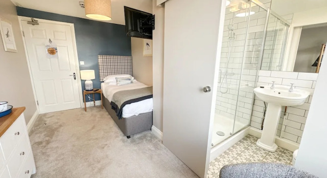 Одноместный номер Standard Beach House Hotel