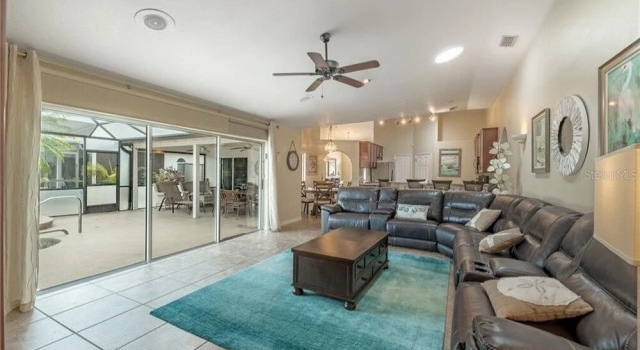 Impressive 5br, Pool, Lake, Disney 10 Minutes 5 Bedroom Home