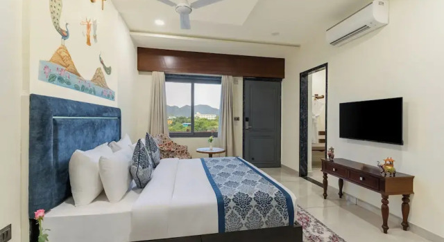 Номер Standard с частичным видом Traavista Aravali Mahal - Luxury Lake View Heritage Resort in Udaipur