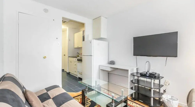 New! Budget Friendly Stay in Downtown
