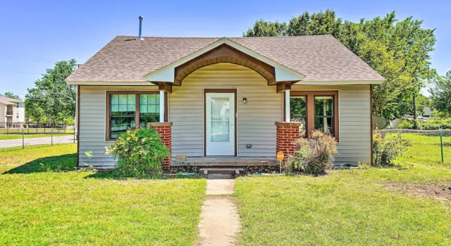 Коттедж Centrally Located Lawton Home: Dogs Welcome!