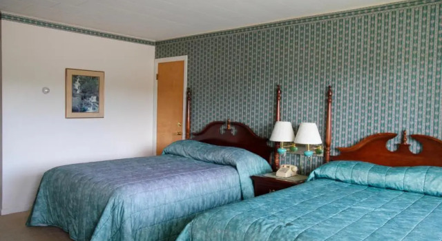 Четырёхместный номер Standard Sara Placid Inn & Suites