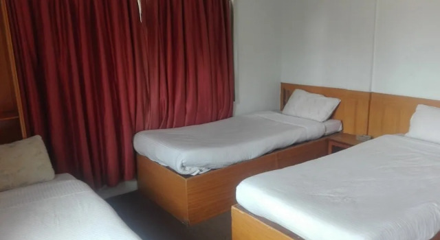 Трёхместный номер Economy с балконом Hotel Nana