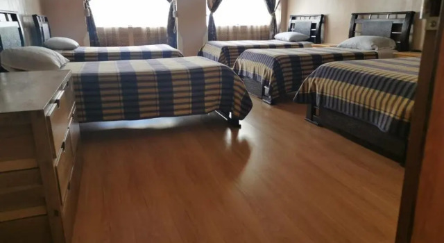 Кровать в общем номере Hotel Rosim by Rodelu