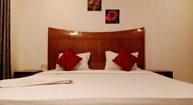 Deepak Hotel, Забронировать Отель Отели Мератх с парковкой, Парковка