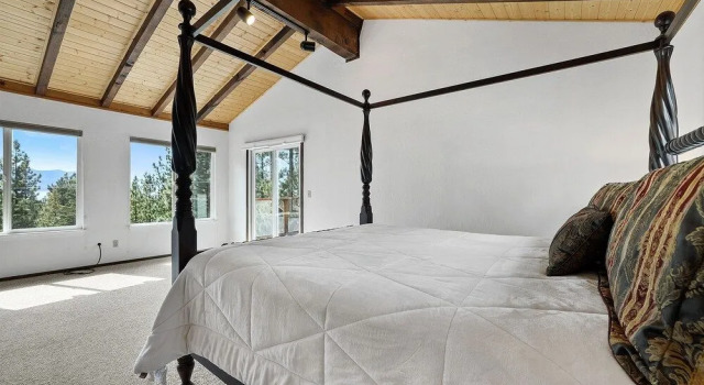 Hall Court Manor - Hot Tub, Pet Friendly, Pool Table!, Varaa Hotelli Liikematkailuhotellit kohteessa Stateline, 4* 5*