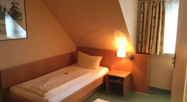 Hotel Restaurant Zum Felsenkeller, Забронировать Отель Зорен Хунсрюк