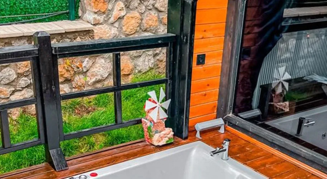 Zengin Bungalow, Rezerwuj Hostel Hotele w Yanik z basenem, Basen