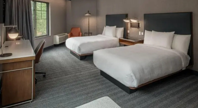 Четырёхместный люкс Courtyard by Marriott Olympia