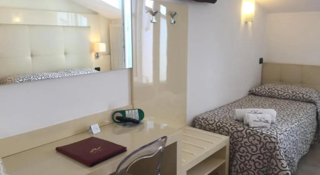 Четырёхместный номер Standard с видом на озеро Hotel Europa