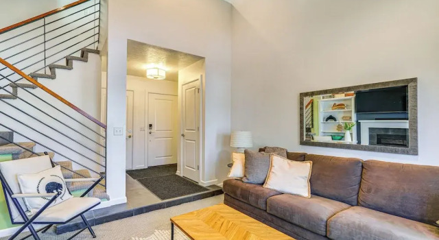 Modern Townhome w/ Hot Tub: 10 Mi to Snowbird!