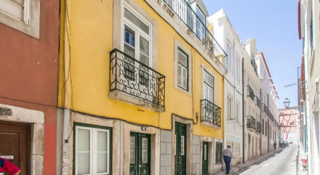 Pateo Boaventura in Bairro Alto, Забронировать Отель Мизерикорди Лиссабон, рядом с Памятник Жозе-Томасу ди Соуза-Мартенсу