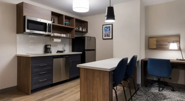 Люкс Candlewood Suites Lafayette - River Ranch by IHG
