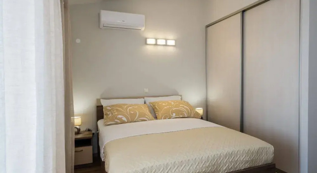 Two-bedroom Apartment Near Beach, Забронировать Апартаменты/квартира Отели Шибеник с парковкой, Парковка
