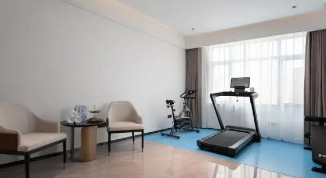 Jinnan International Hotel (HighSpeedRailCityWestStationProvincialPublicSecurity Department Store), Rezervați Hotel Hoteluri în Hainan cu parcare, Parcare