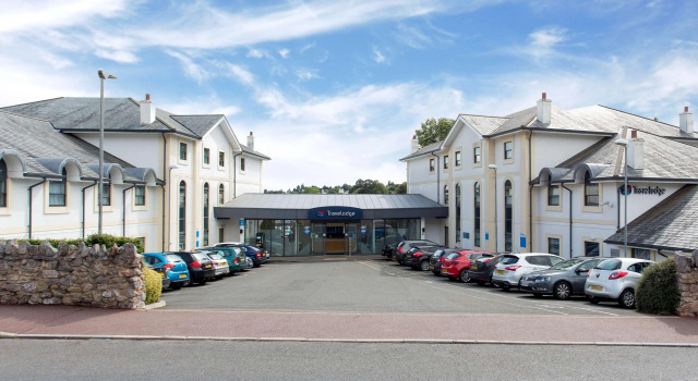 Travelodge Torquay, Забронировать Отель Отели Торки с парковкой, рядом с Художественно-исторический музей Торр-Эбби, Парковка