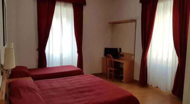 Трёхместный номер Standard Hotel LIsola