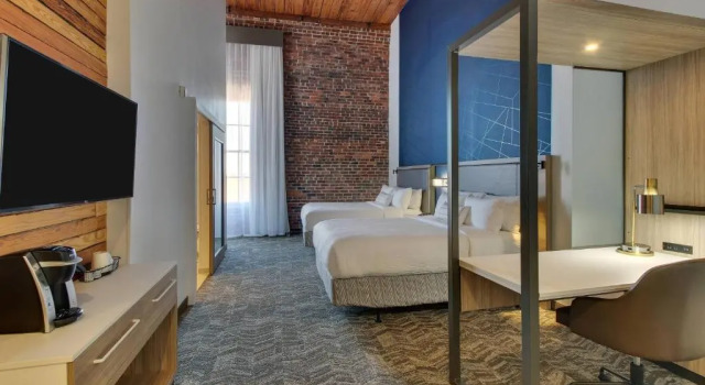 Четырёхместный люкс SpringHill Suites by Marriott Montgomery Downtown