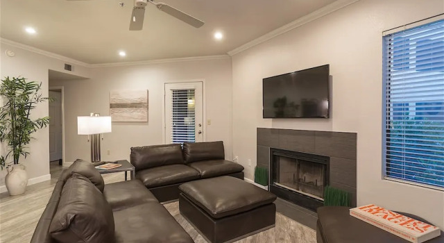 Home Suite Home 3 BR by Casago, Забронировать Отель Отели Скотсдейл с парковкой, Парковка