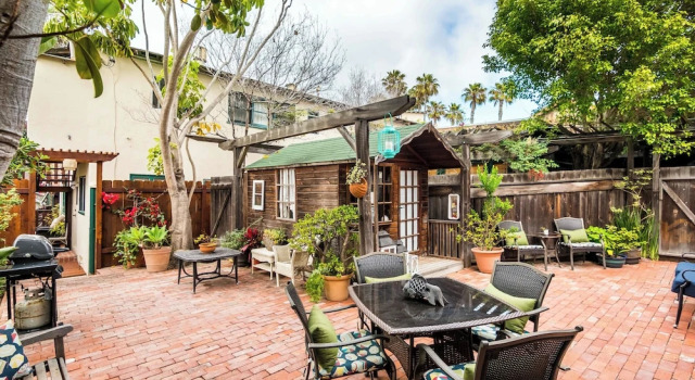 Студия Redwood Hollow Cottages