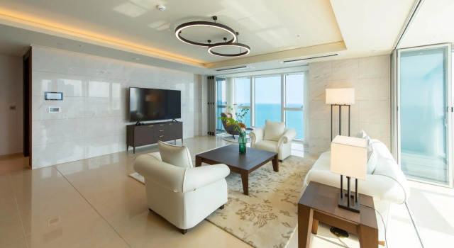 SPECIAL AROUND SUITE (78E/80D Type)