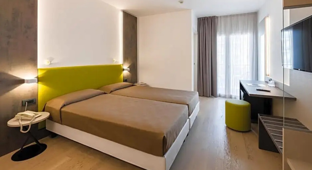 Hotel Italy, Забронировать Отель Отели Бибионе-Пинеда с бассейном, рядом с Долина Вальгранде, Бассейн
