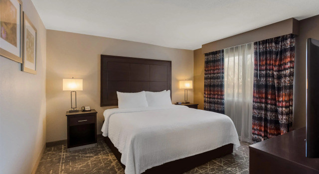 Orangewood Inn & Suites Kansas City Airport