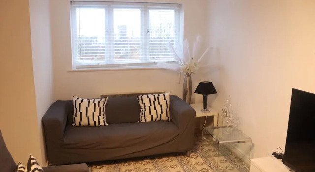 Апартаменты Business Skyline Haven Modern 2BR w/ Free Parking & 4kTV